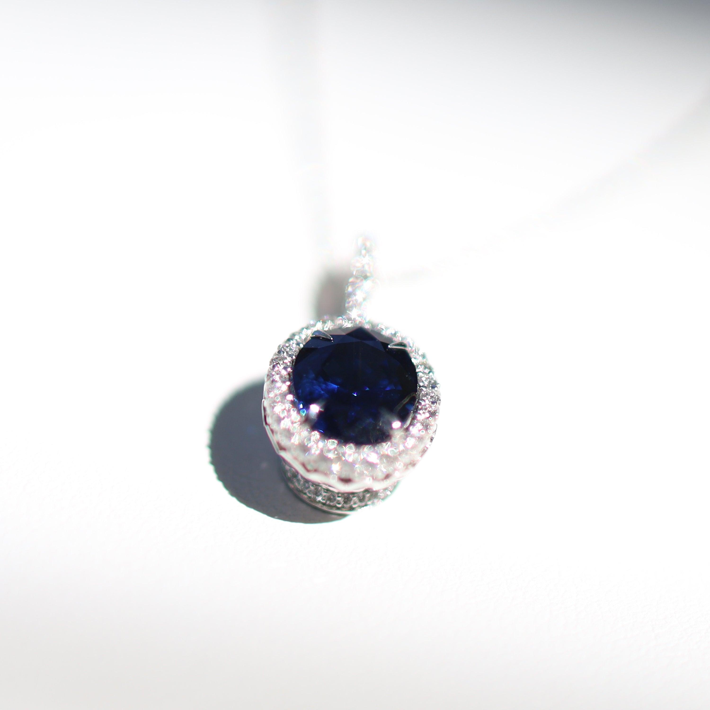 18ct White Gold Sapphire Pendant