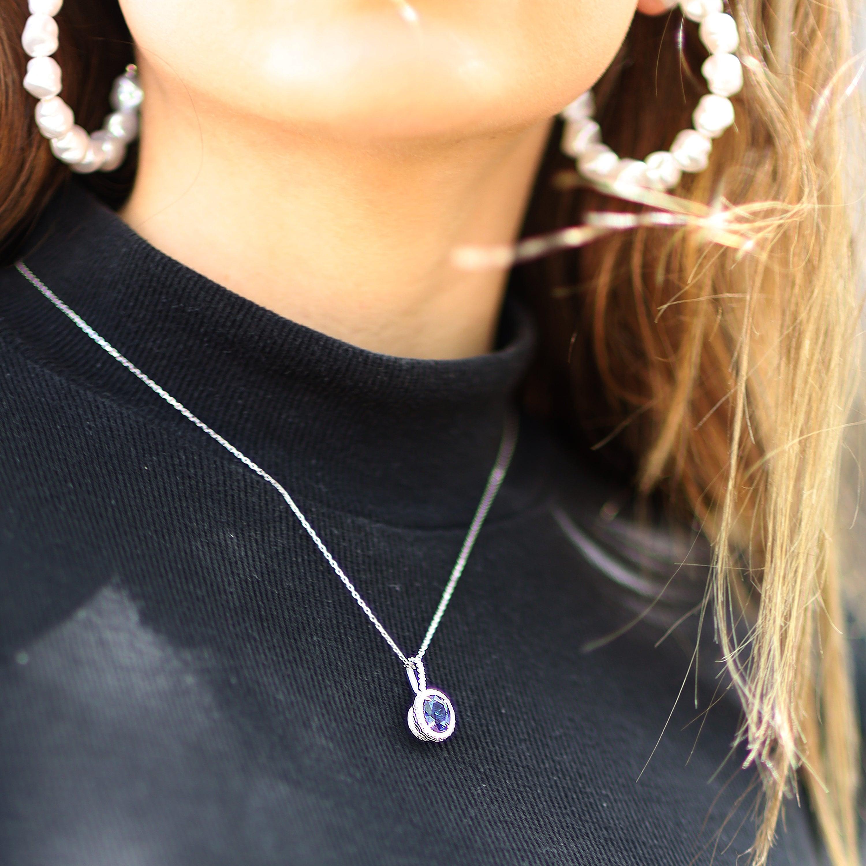 18ct White Gold Sapphire Pendant