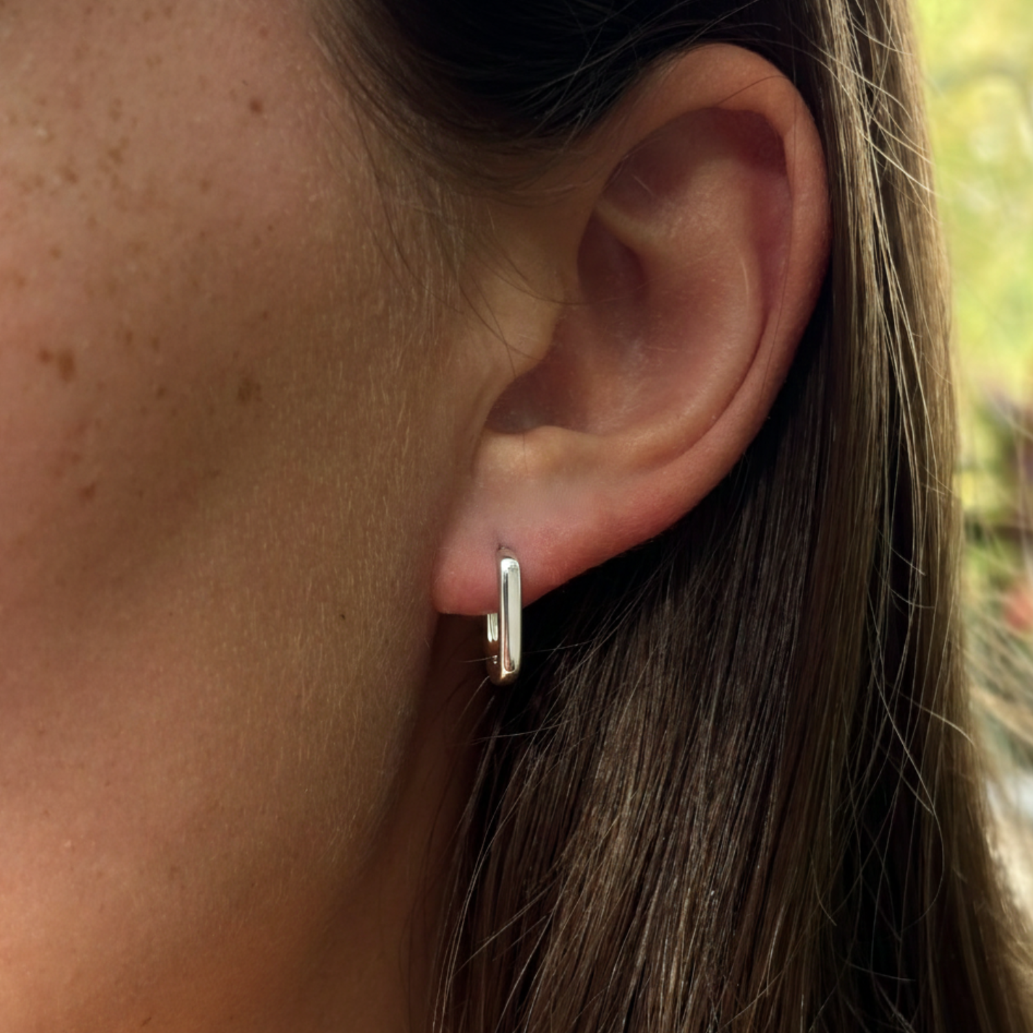 Paperclip Huggie Earrings in 9ct White Gold
