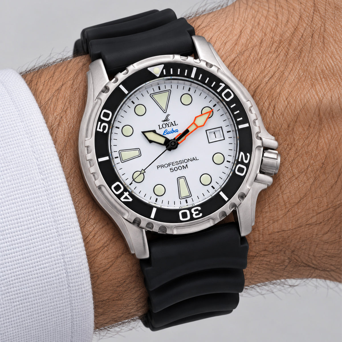 Loyal Scuba Professional Men’s 41.50mm Quartz White - on wrist