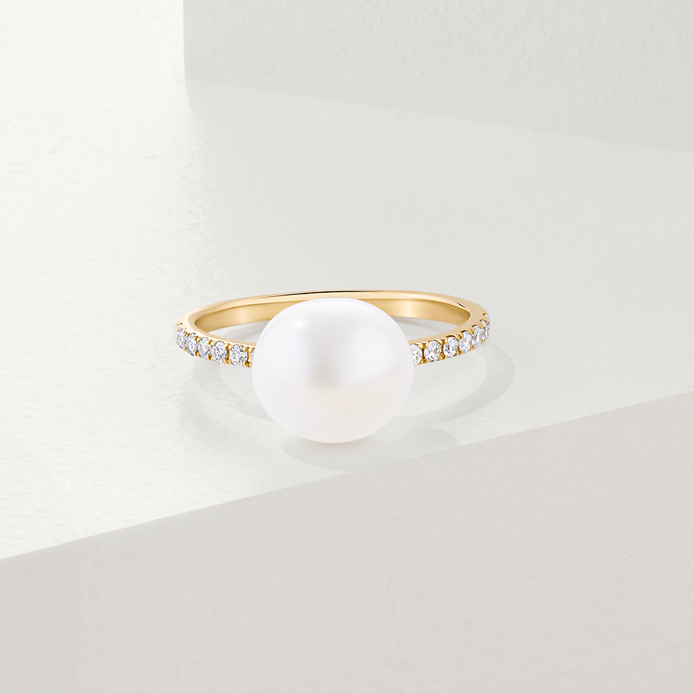 Freshwater Pearl and Diamond Ring in 9ct Yellow Gold