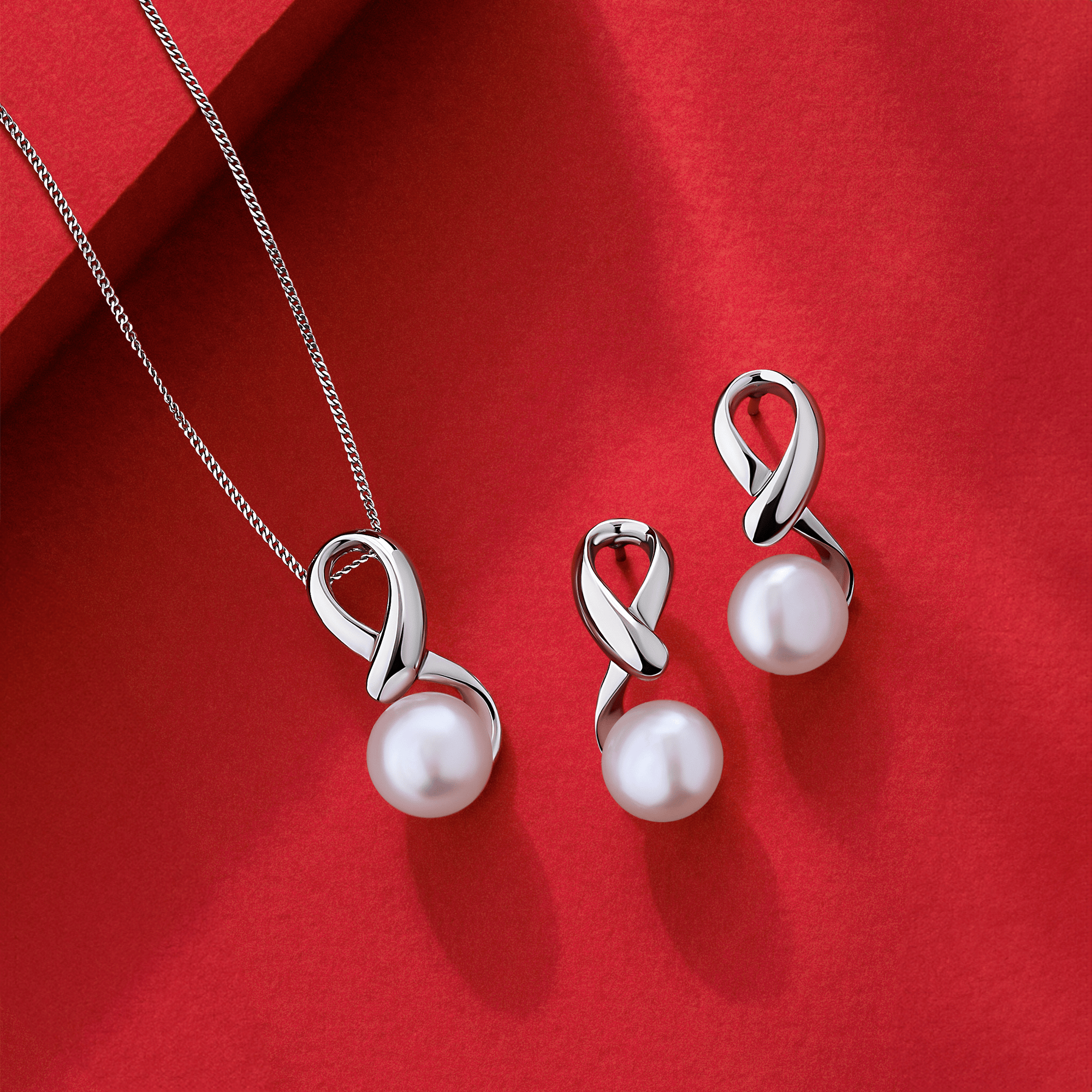 Freshwater Pearl Pendant and Earrings Set in Sterling Silver