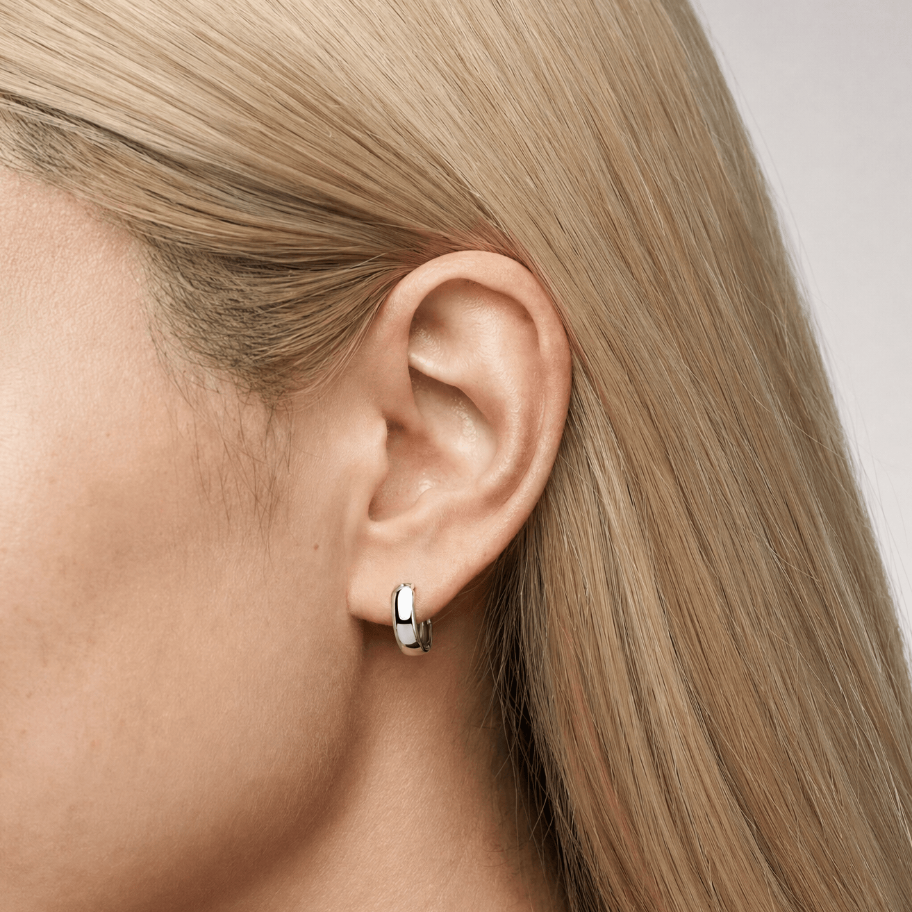 Small Huggie Earrings in 9ct White Gold