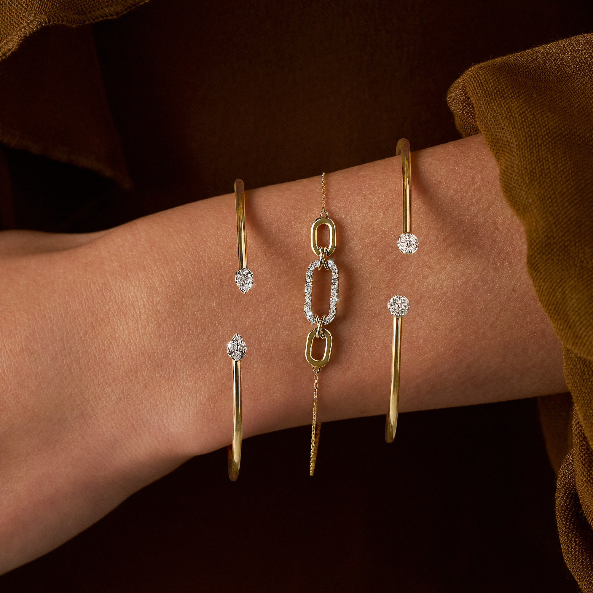 0.10ct TDW Diamond Paperclip Bracelet in 9ct Yellow Gold