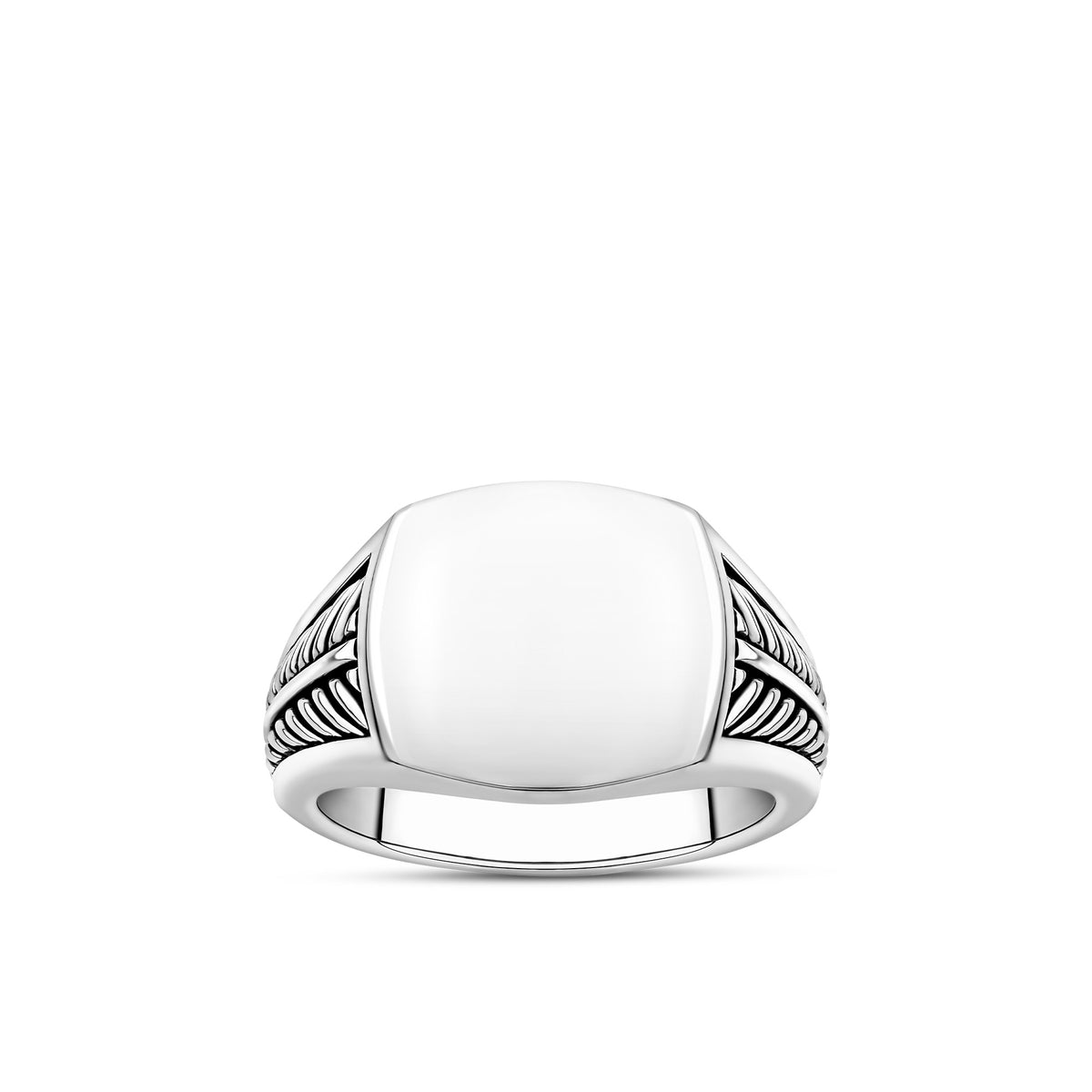 Front-on view of the Wallace Bishop Gents Signet Ring in Sterling Silver, reference 49RRP002V. The men’s signet ring features a polished cushion-shaped face with rope detailing on the shoulders.