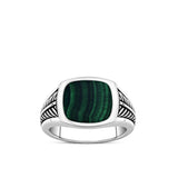 Front-on view of the Wallace Bishop Malachite Gents Signet Ring in Sterling Silver, reference 4URRP002V. The men’s signet ring features a cushion-shaped green malachite with rope detailing on the shoulders and a polished finish.