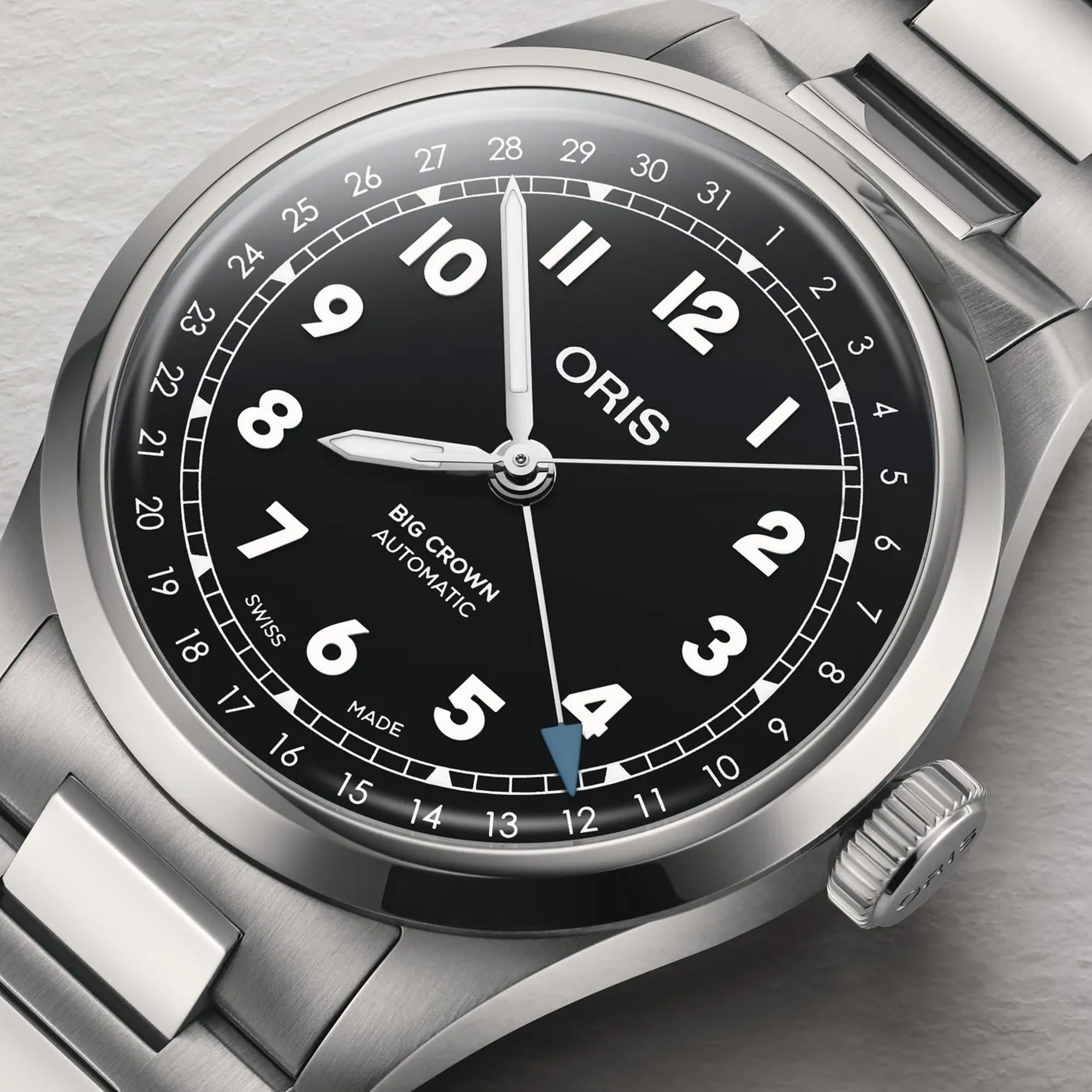Oris Big Crown Pointer Date 40mm Automatic Watch 01 754 7798 4064-07 8 20 06 — A close-up of the black dial highlights the large luminous Arabic numerals, railway-style minute track and the blue-tipped central pointer date hand indicating the date on the outer scale. The applied indices and hands are coated in Super-LumiNova for low-light legibility.