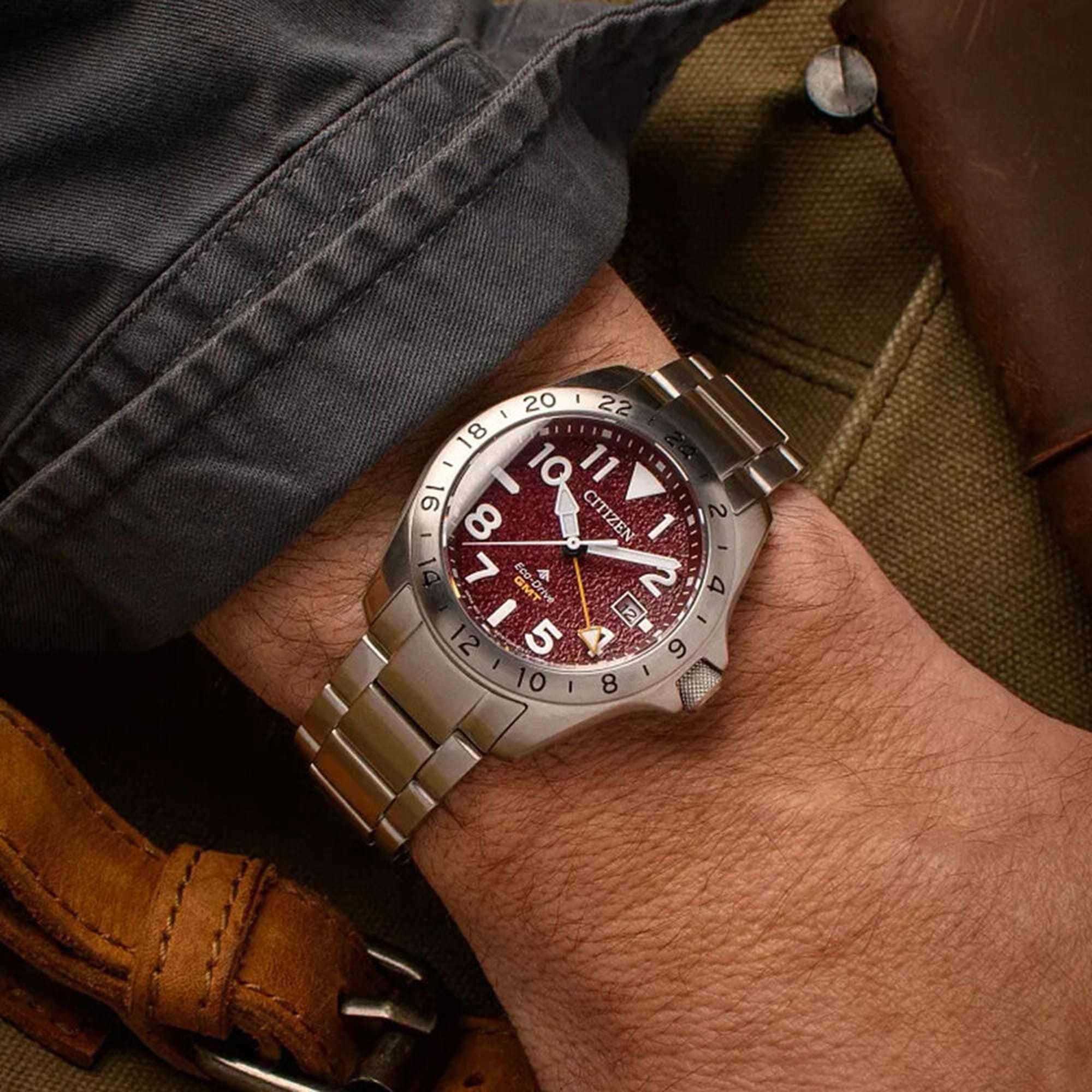 Citizen Promaster GMT BJ7150-50W - Worn on the wrist, the 38.6mm stainless steel case and matching stainless steel bracelet sit securely for all-day comfort. The case size suits a range of wrist sizes without appearing oversized.