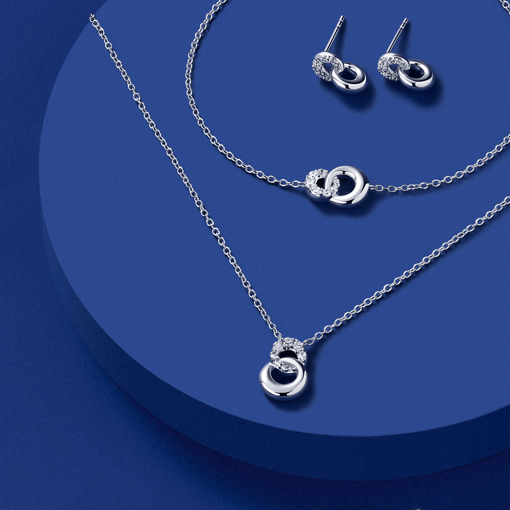 Cubic Zirconia Interlocking Circle Bracelet in Sterling Silver