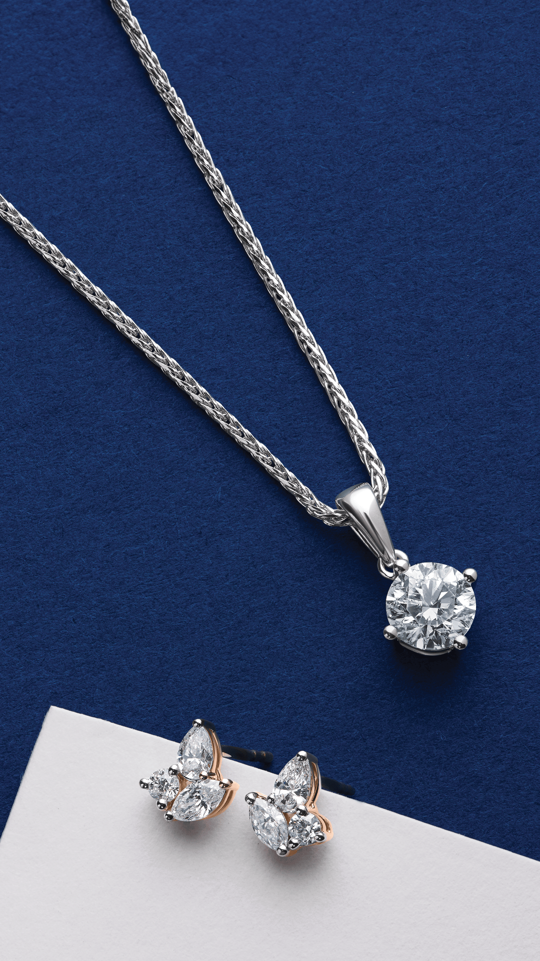 Silver necklace with a diamond pendant and diamond earrings