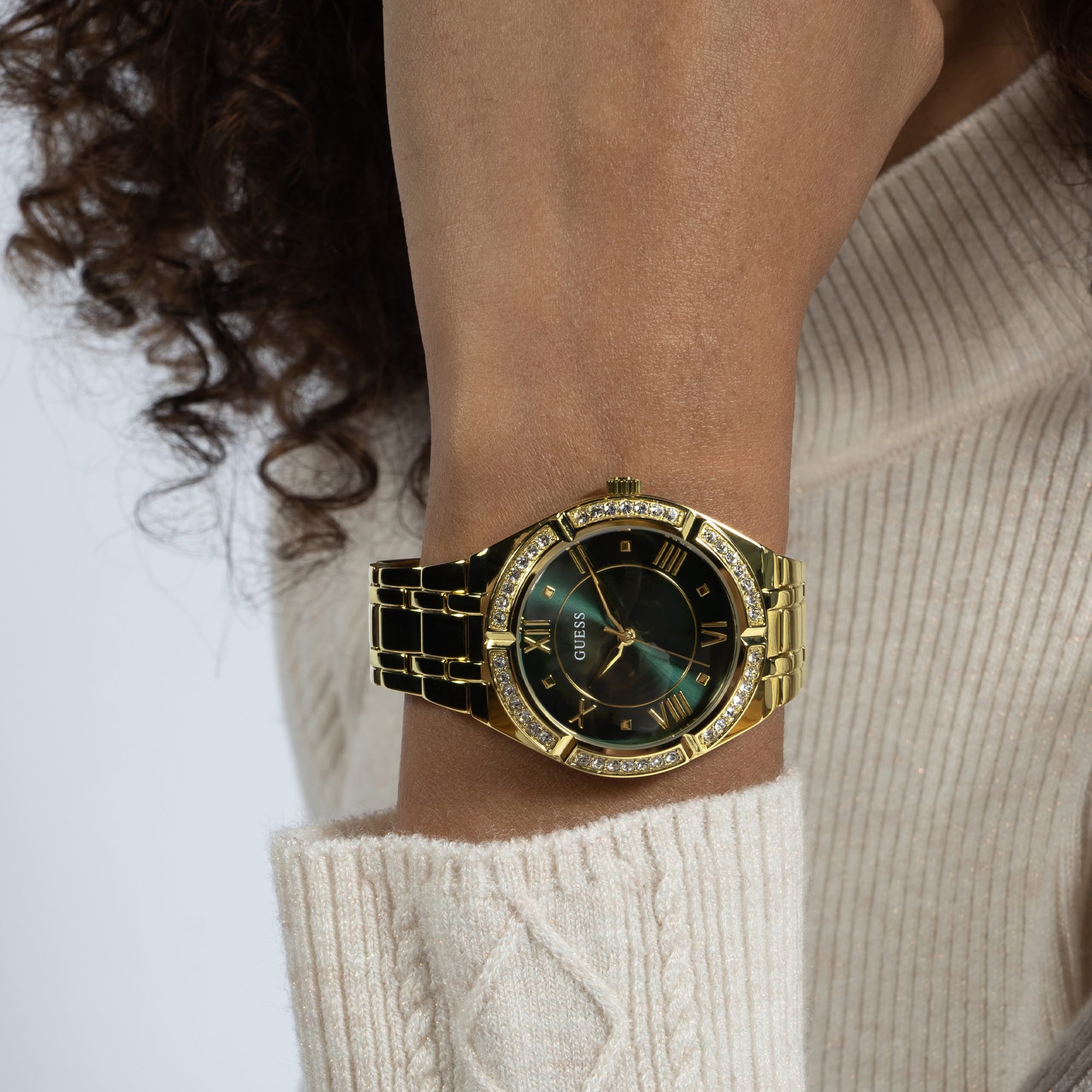 Worn on the wrist, the Guess Cosmo sits comfortably thanks to its balanced 36mm case size. The green sunray dial and crystal-embellished bezel add luxurious sparkle to any outfit.