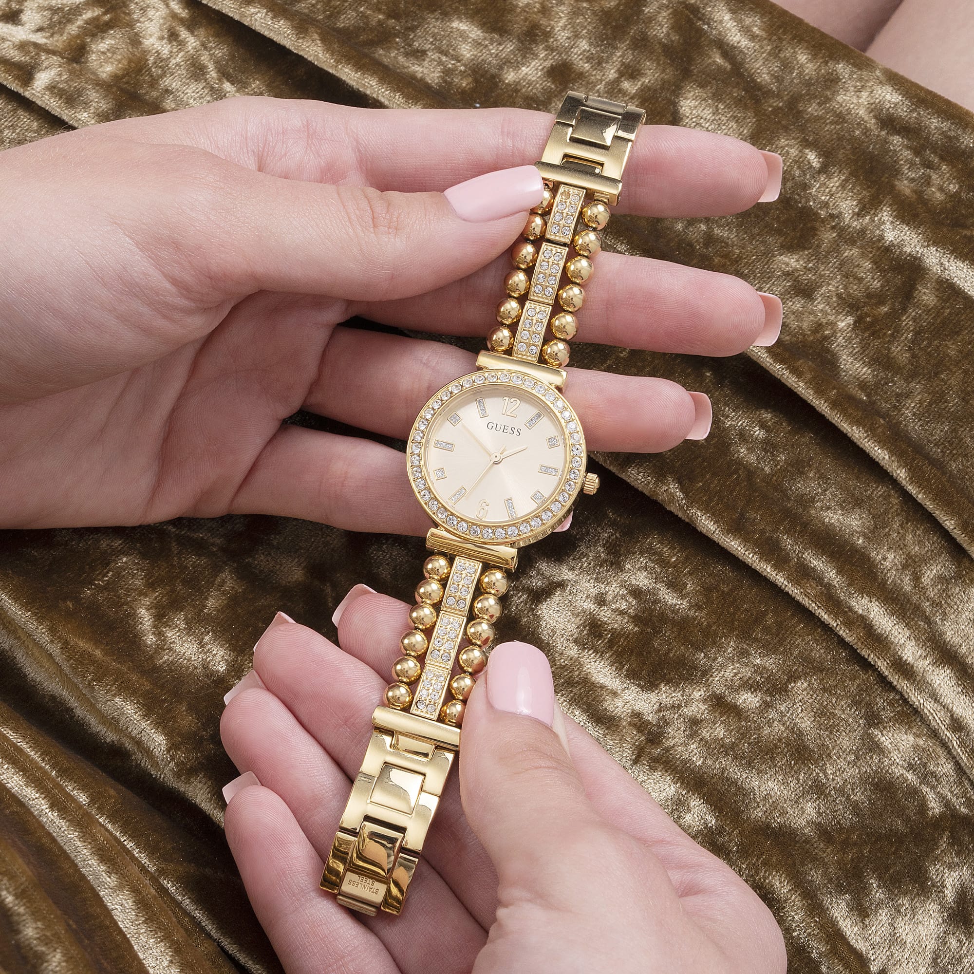 Guess Women's 30mm Gold PVD Quartz Watch GW0401L2