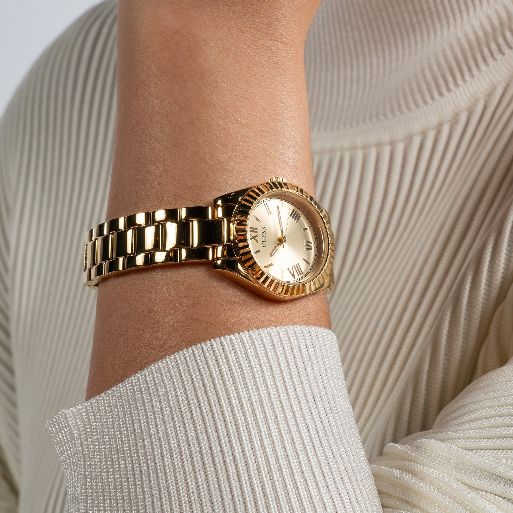 Guess Women's 30mm Gold Mini Luna Vintage Quartz Watch GW0687L2