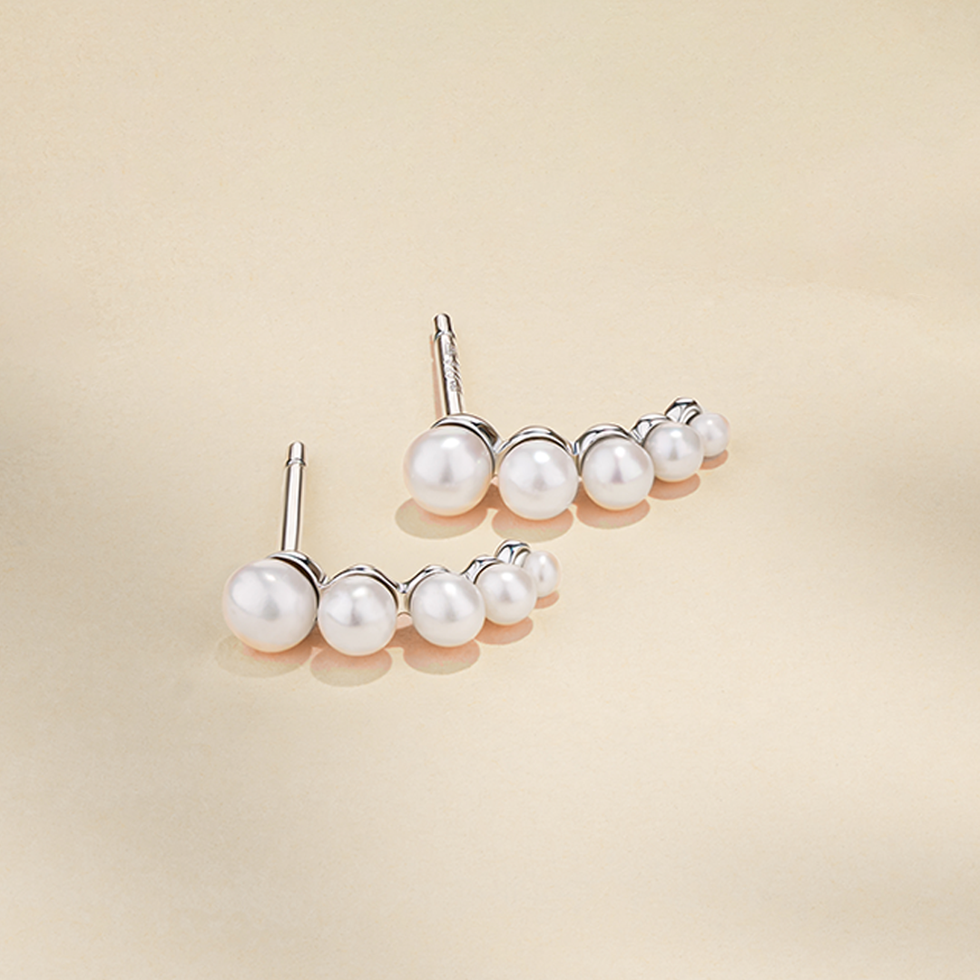 Graduated Freshwater Pearl Stud Earrings in Sterling Silver