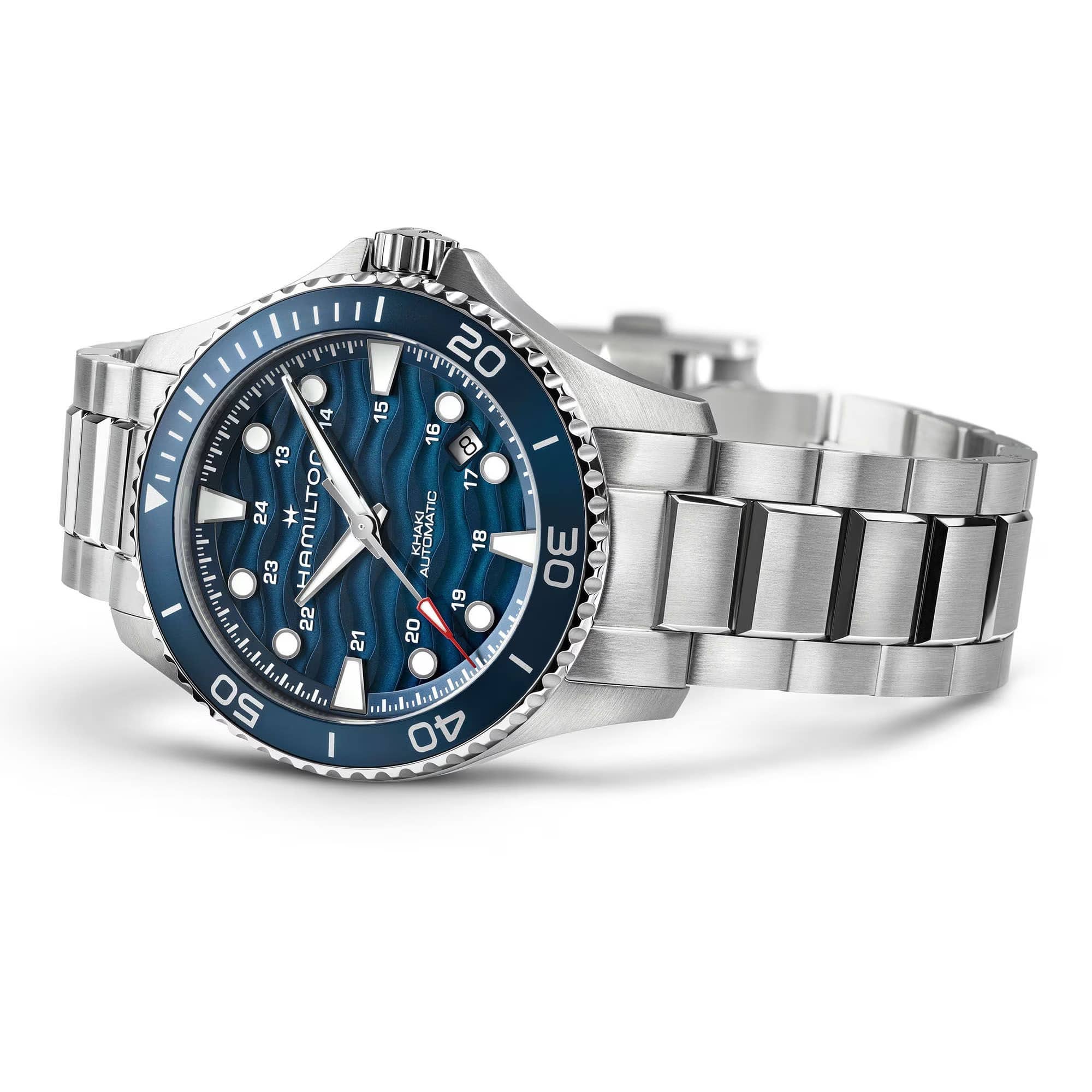 Hamilton Khaki Navy Scuba Auto 40mm Watch H82425140 shows a 13mm case thickness with a screw-down crown for secure water resistance. The stainless steel case is finished to withstand the demands of a dive-influenced tool watch.