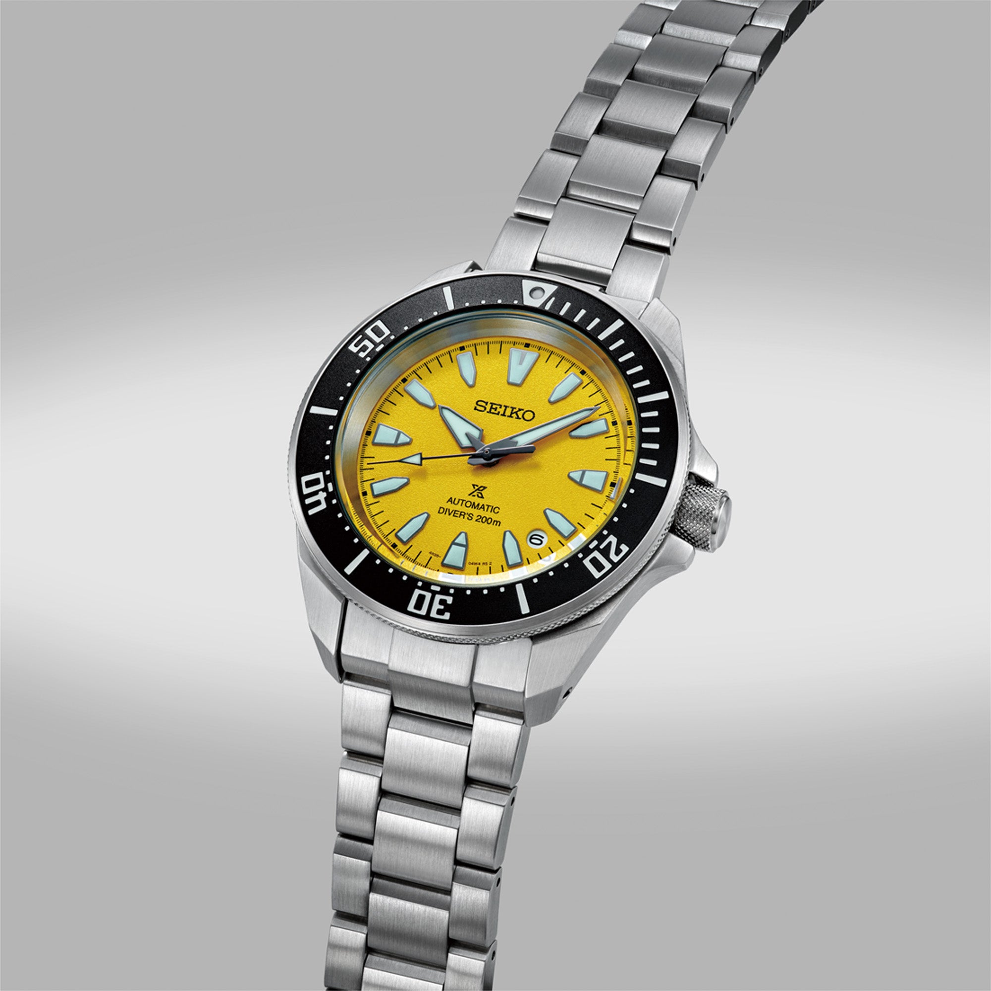 From this angle, the Seiko Prospex Automatic Men's 41.70mm Watch HBB003K shows the sand-textured yellow dial and black bezel together with the Samurai-style case and bracelet.