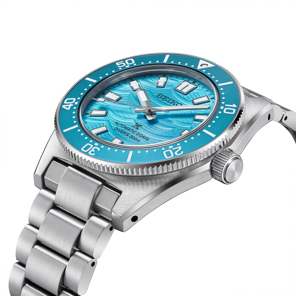 The Seiko Prospex Automatic Men’s 40mm Watch HBC011J shows its 40mm stainless steel case with a screw-down crown on the right side. The case has a super-hard coating for added scratch resistance.