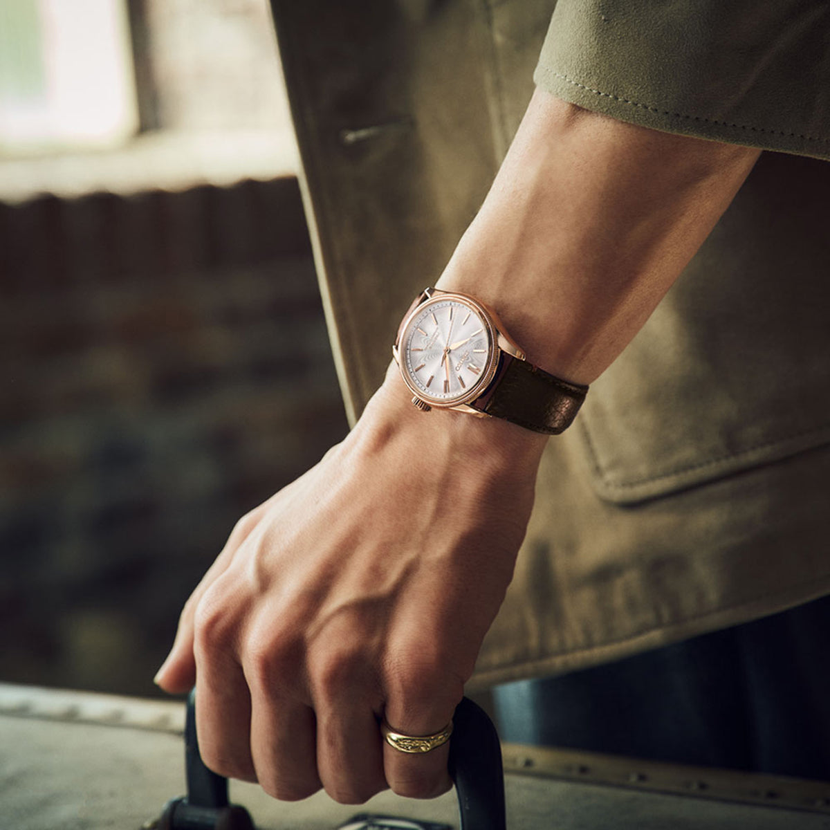 Worn on the wrist, the Seiko Presage Automatic 38mm Watch HCC008J sits within proportions suited to a refined dress watch, appropriate for both formal and everyday wear.