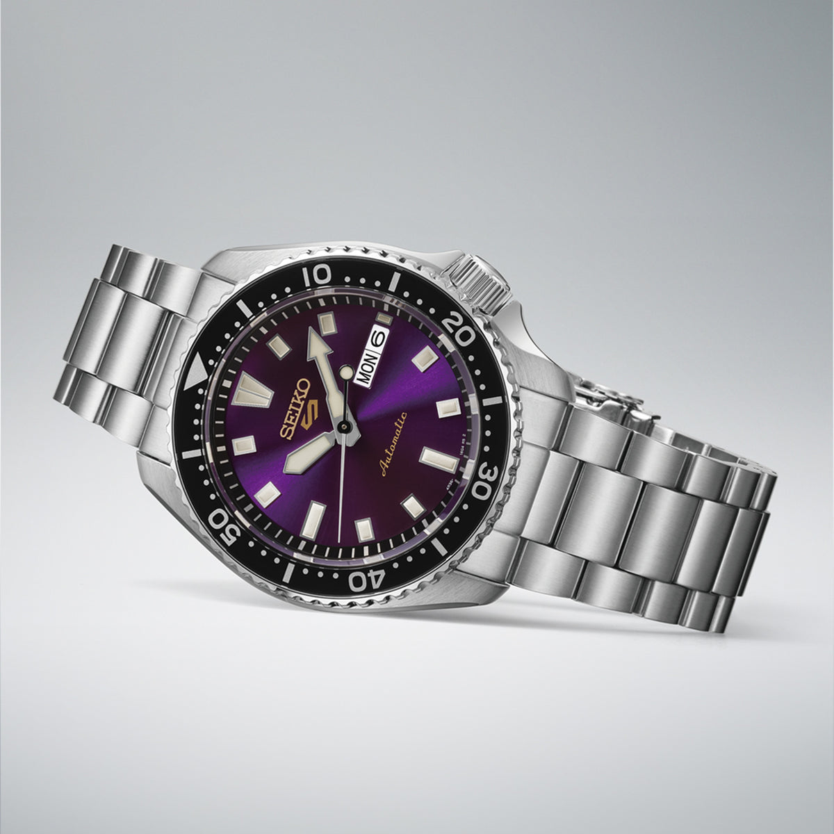 The Seiko 5 Sports SKX Series Automatic Men's 42.50mm Watch HDB003K reveals the dial's Edo purple colouring and gold logo detailing in close-up.