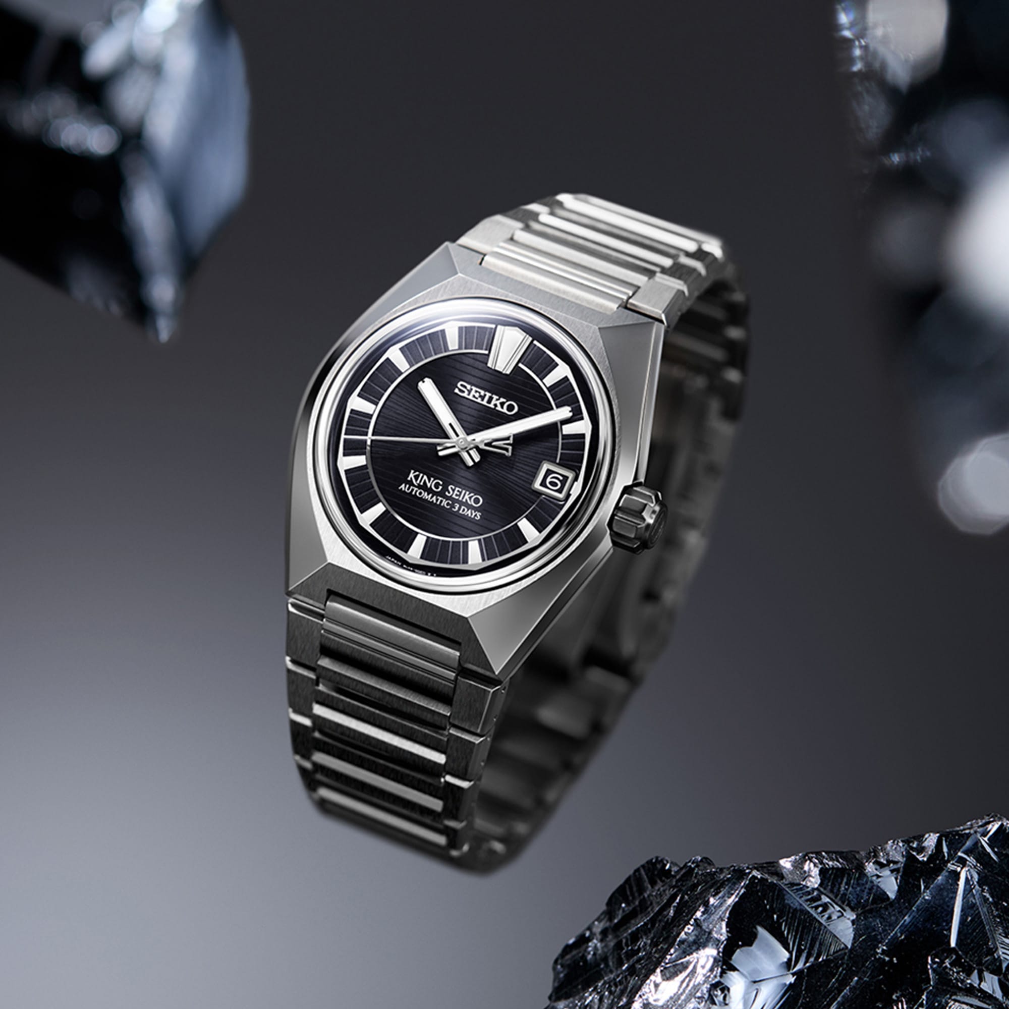he King Seiko VANAC Automatic 41mm Men's Watch HKF003J sits close to the wrist with the lightweight comfort characteristic of titanium construction, and a sporty, angular presence.