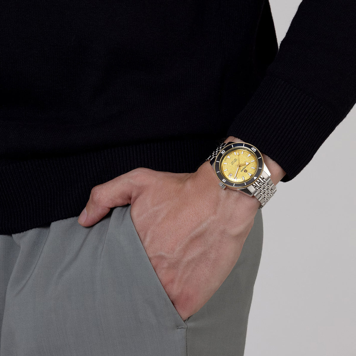 Rado Captain Cook 39mm R32223258 worn on wrist – shimmering gold dial with white Super-LumiNova® hands and indices, black ceramic bezel, stainless steel case and bracelet