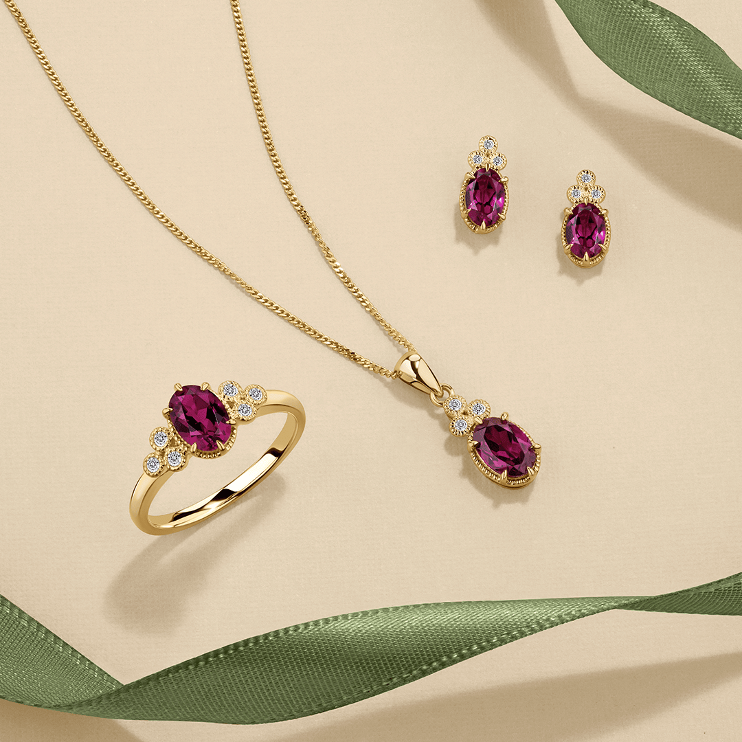 Rhodolite Garnet & 1.10ct TW Diamond Pendantin 9ct Yellow Gold