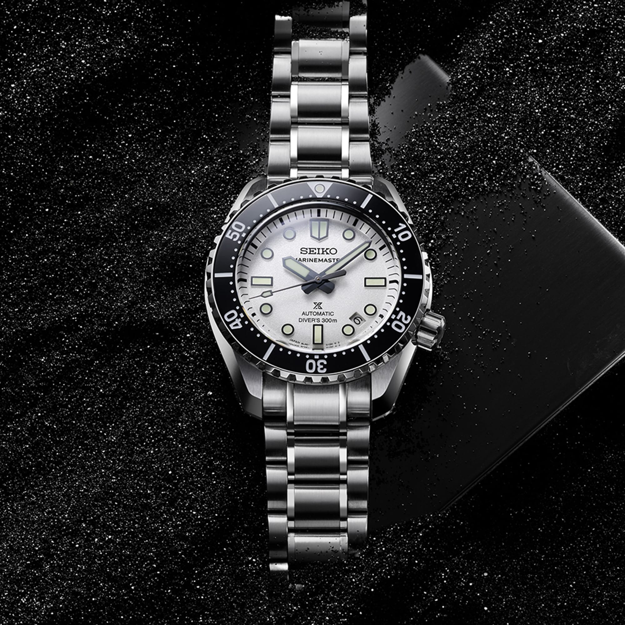 The Seiko Prospex "Marinemaster" Automatic 42.60mm Men's Watch SLA077J reveals the dial's fine texture and high-contrast indices in close detail, alongside the knurled bezel edge and crown.