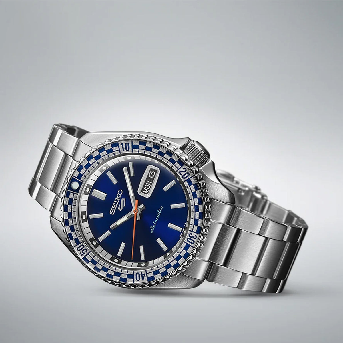 The Seiko 5 Sports Automatic Men’s 42.50mm Watch SRPK65K shows its 42.5mm stainless steel case with a coin-edge bezel. The recessed crown sits at 4 o’clock.