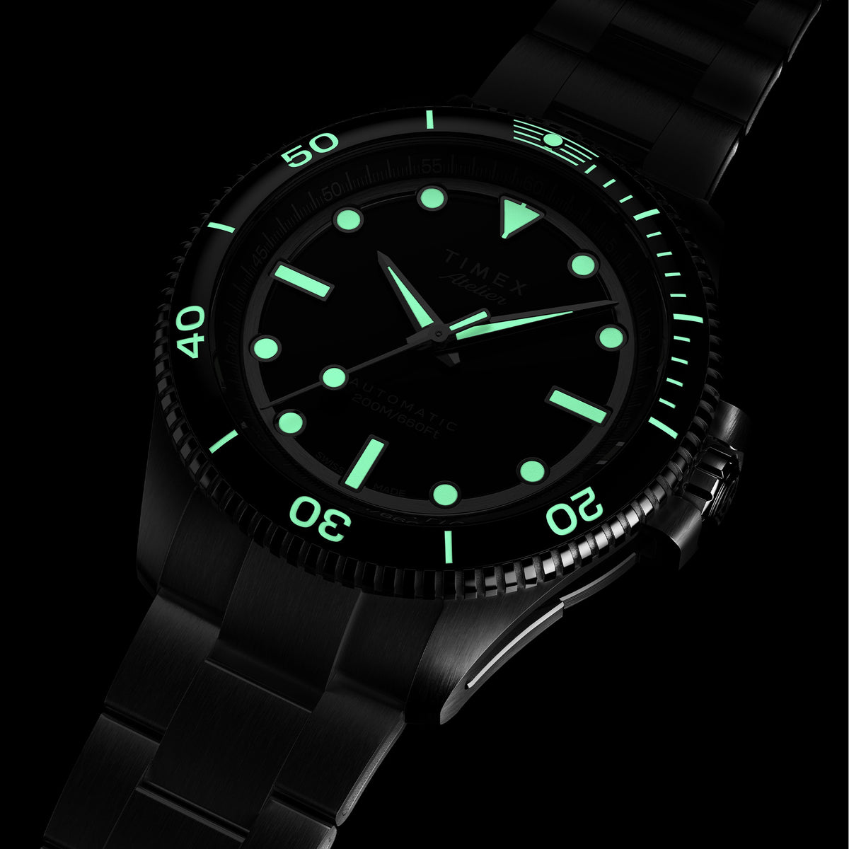 The Timex Atelier Automatic Men's 41mm Watch TW2Y72500 suits both everyday wear and life underwater, worn as a genuine daily dive watch. The black enamel dial and steel bracelet bring refined, minimalist sophistication to any outfit.