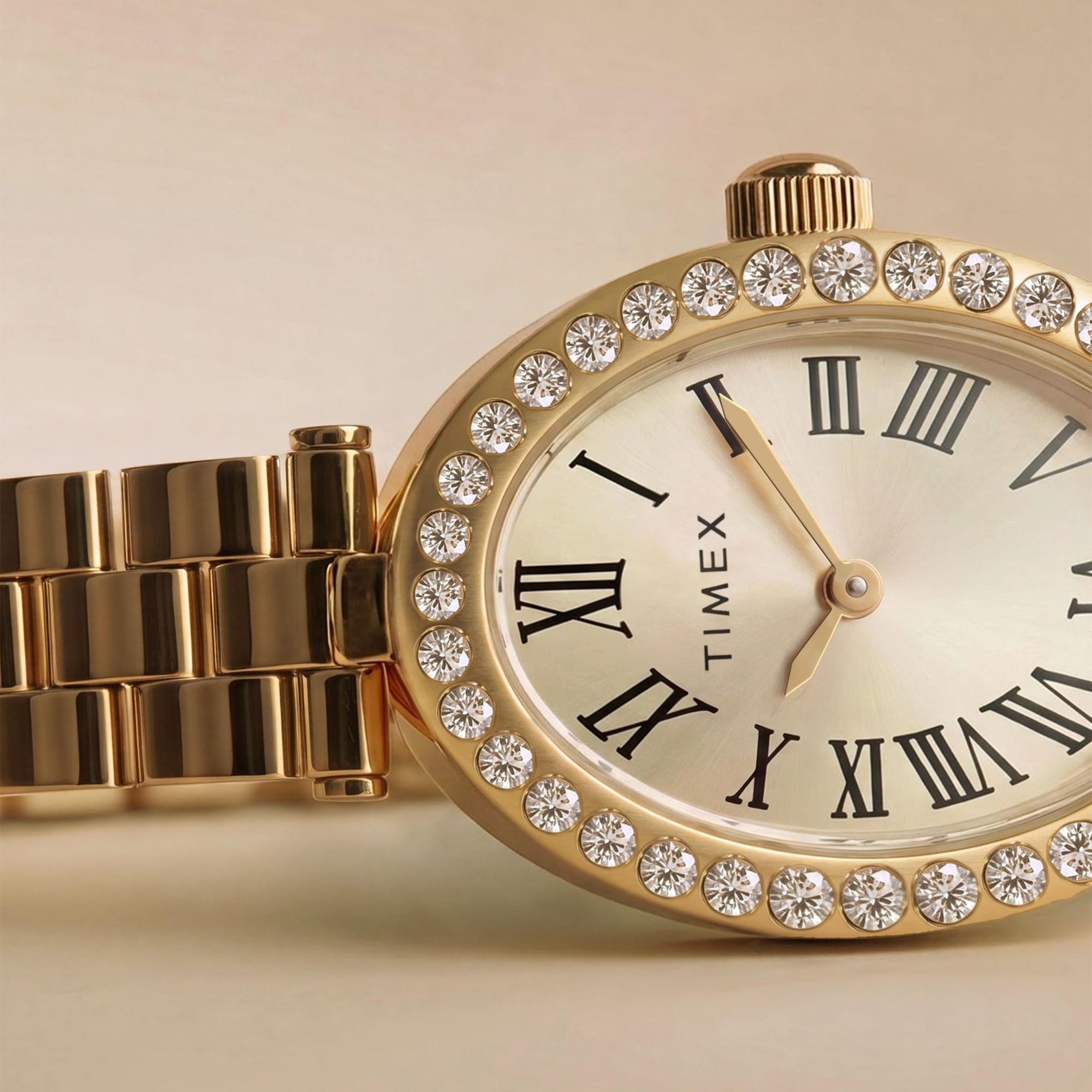 The Timex Cavatina Dress Watch TW2Y90100 makes a delicate, eye-catching everyday accessory, suiting both casual and dressier occasions. The champagne dial and crystal bezel bring a touch of glamour to any outfit.