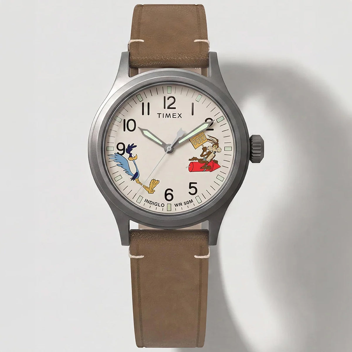 The Timex x Looney Tunes Expedition Quartz 40mm Watch TW2Y99400 suits Looney Tunes fans who like the rugged Expedition style, worn day-to-day. The brown dial and leather strap give the cartoon artwork an adventurous feel.