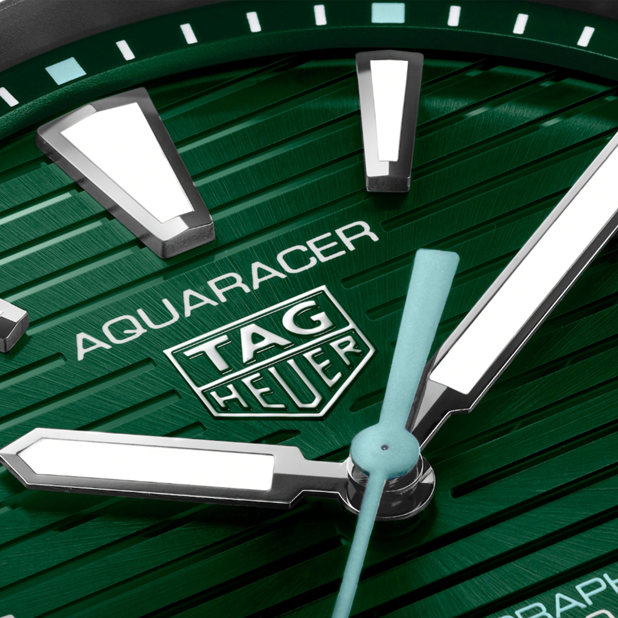 Close of of green diamond and luminous markers for a TAG HEUER AQUARACER PROFESSIONAL 200 SOLARGRAPH