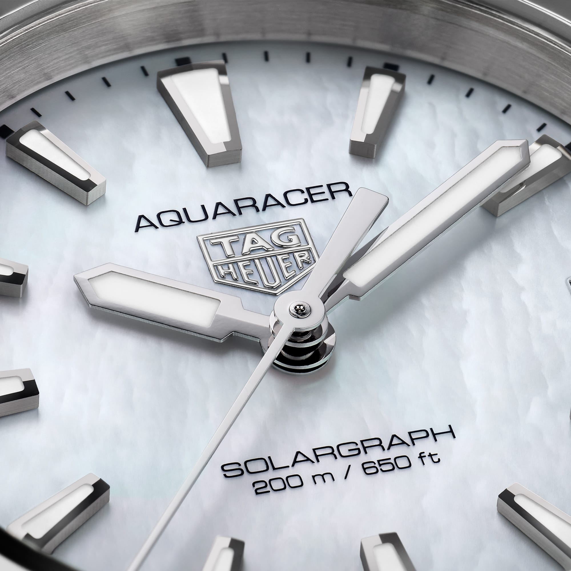 TAG HEUER AQUARACER PROFESSIONAL 200 SOLARGRAPH