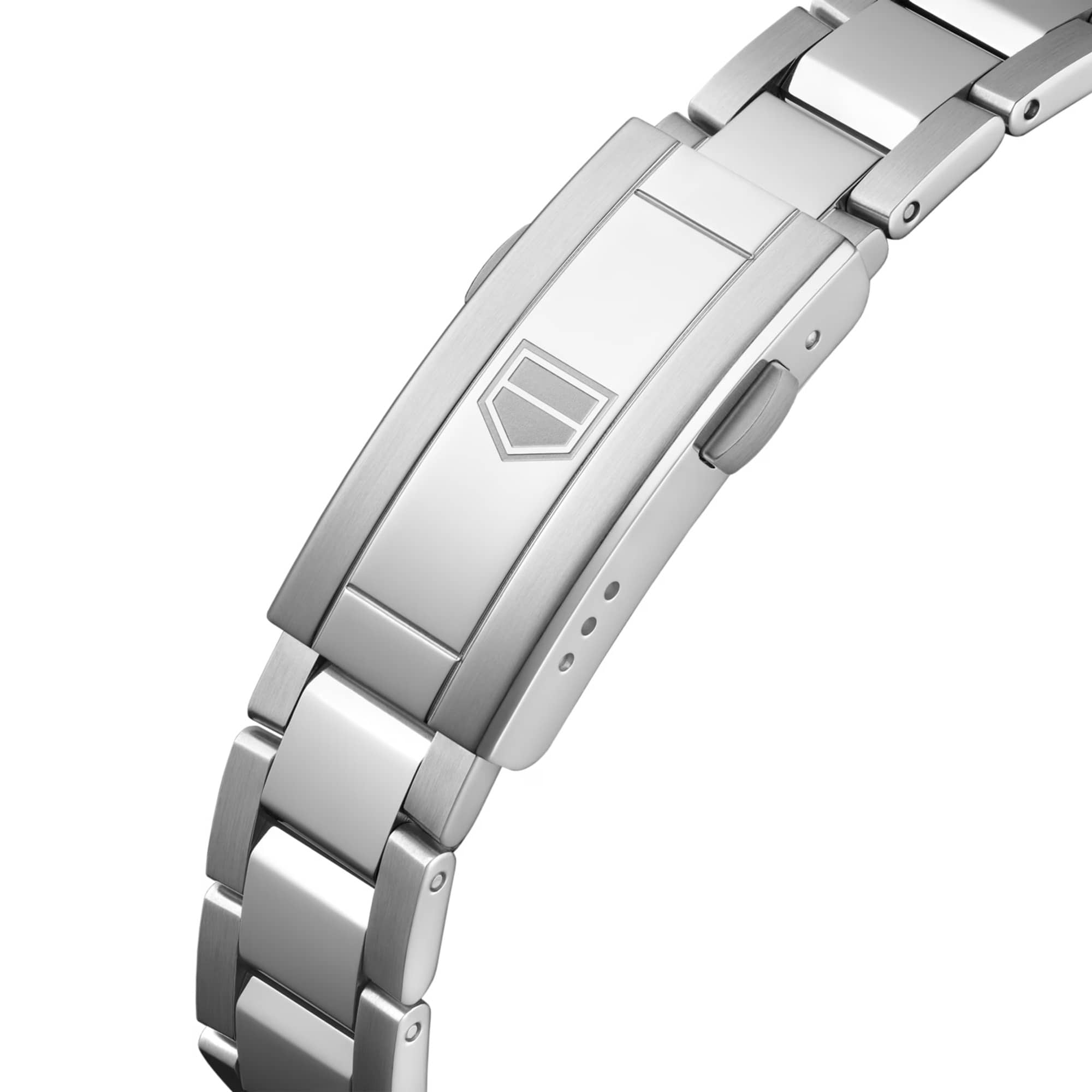 TAG Heuer Aquaracer Professional 200 WBP1415.BA0622 photographed in close-up focusing on the steel bracelet's polished and brushed link detailing. The case is partially visible at the top of the frame, connecting to the bracelet via the lugs.