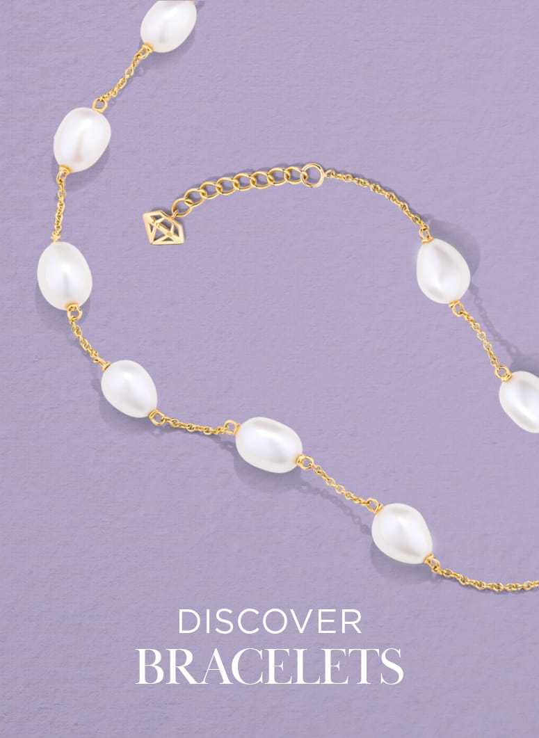 Pearl bracelet with gold chain on a purple background