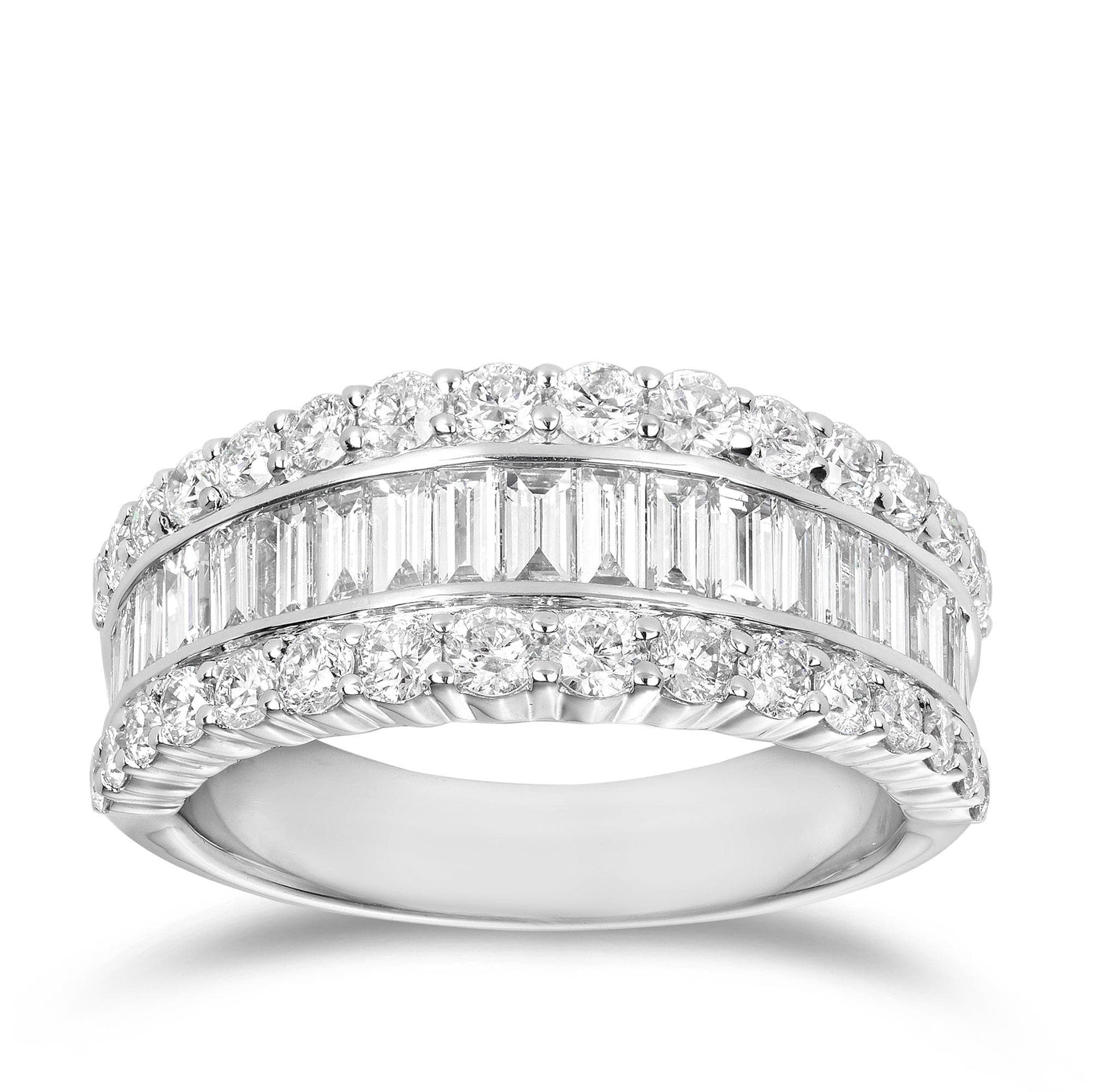Round Brilliant Cut & Baguette Diamond Ring in 18ct White Gold