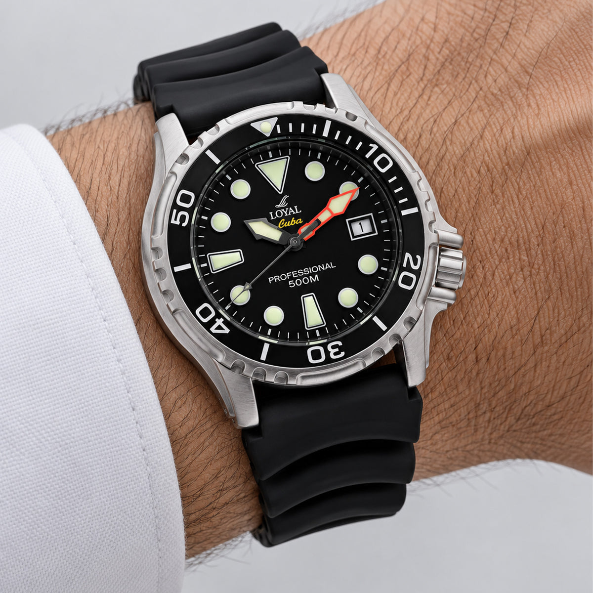 Loyal Scuba Professional Men’s 41.50mm Quartz Watch - on wrist