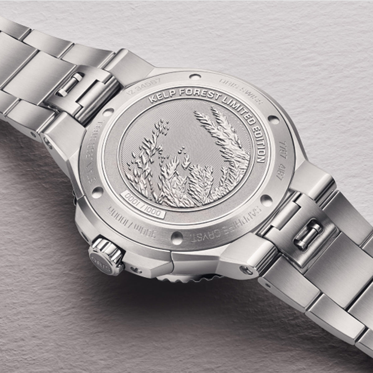 Oris Kelp Forest Aquis Limited Edition 41.50mm Men’s Automatic Watch 733 7787 4187SET — Engraved stainless steel caseback featuring a kelp motif and individual limited edition number from 1,000 pieces.