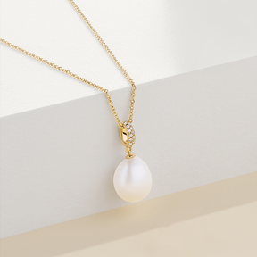 Freshwater Pearl and Diamond Pendant in 9ct Yellow Gold