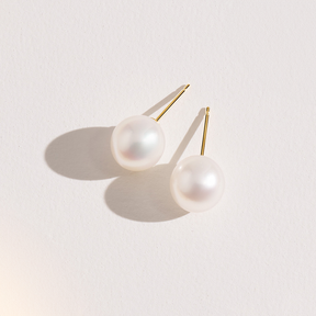 Freshwater Pearl Stud Earrings set in 9ct Yellow Gold