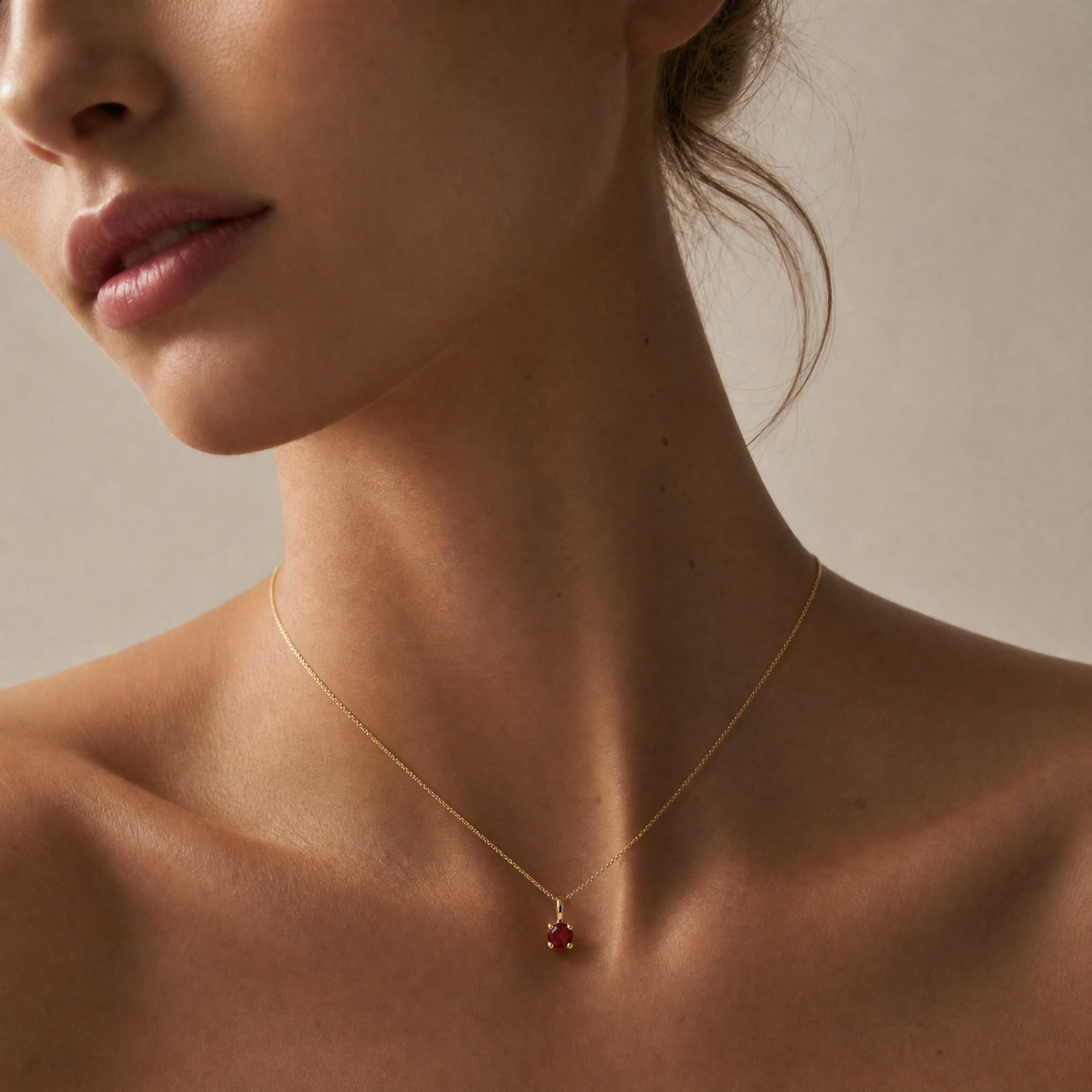 Garnet Round Pendant in 9ct Yellow Gold