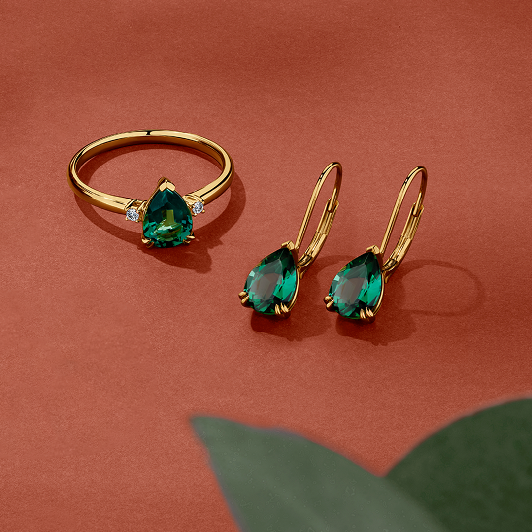 1.08ct TW Created Emerald Pear Ring in 9ct Yellow Gold