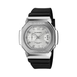 Front-on view of the Casio G-SHOCK 2500 Series Quartz Men’s Watch GMC2500-1A8, 46.7mm case, with a stainless steel bezel and silver dial. The analogue dial and three-cell date window are clearly visible.