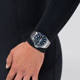 Hamilton Khaki Navy Scuba Auto GMT 43mm Watch H82535140 is paired with a stainless steel bracelet secured by a folding clasp. Its 43mm case delivers a robust, travel-ready presence suited to adventurers on the move.