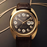 The Timex 1976 Rotary Phone Dial Reissue Quartz 37mm Watch TW2Y82100 suits fans of retro, conversation-piece design, worn day-to-day. The rotary phone dial layout brings quirky 1970s nostalgia to any outfit.
