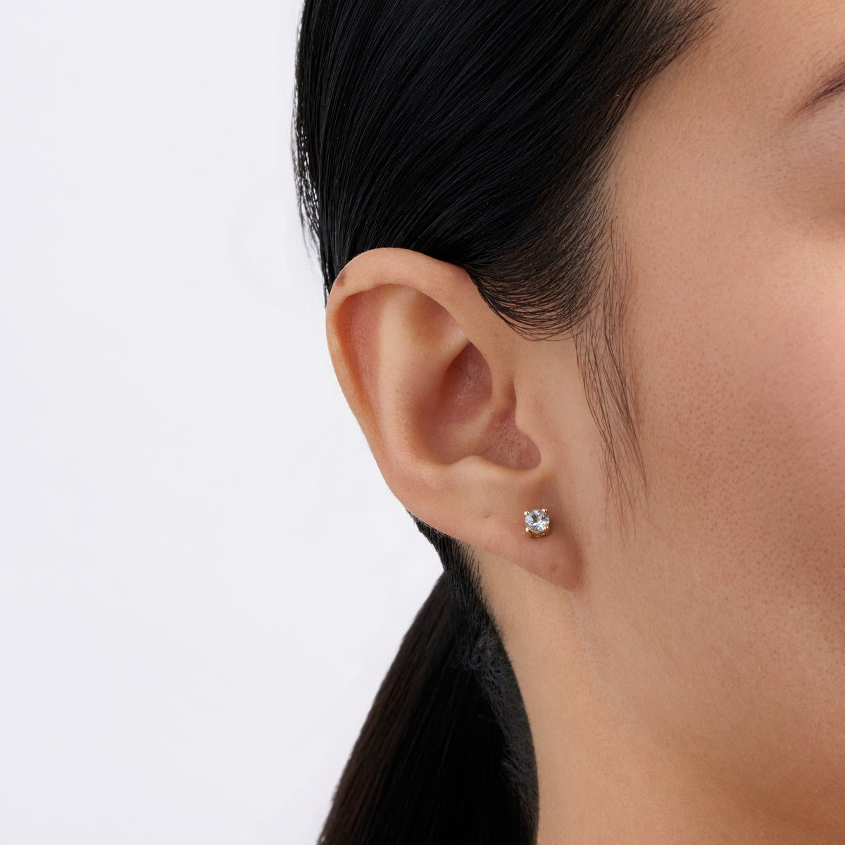 Aquamarine Round Stud Earrings in 9ct Yellow Gold